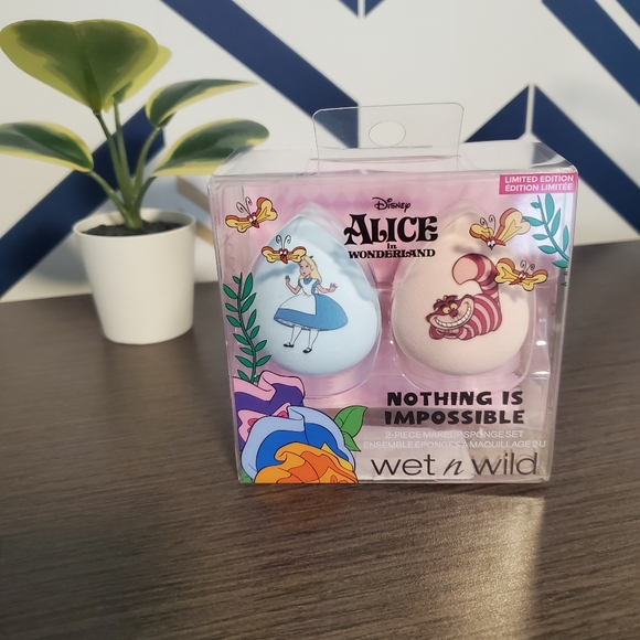 Alice in Wonderland Wet n Wild Sponge Set - Picture 2 of 3